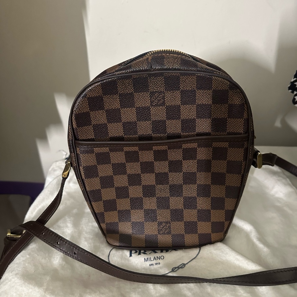 Stylish Brown Checkered Crossbody Bag with Orange Lining